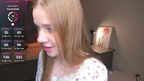 Snapshot of normaemans chatting on 11-28-25, 07:49 Beatrice online show from 11-28-25, 07:49