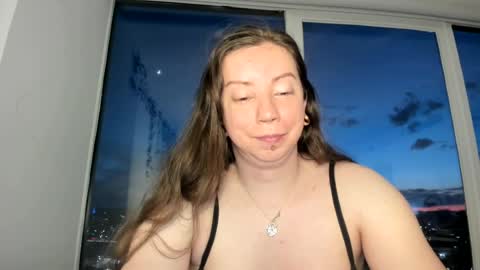 Snapshot of nortar9766 chatting on 06-19-26, 01:10 Emily snow online show from 06-19-26, 01:10