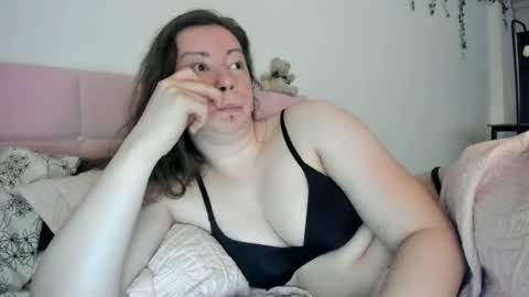 Snapshot of nortar9766 chatting on 06-26-26, 02:05 Emily snow online show from 06-26-26, 02:05