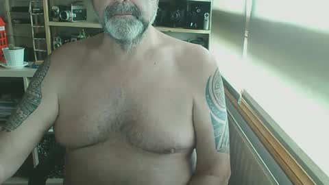 Snapshot of nosmoh chatting on 12-20-24, 11:43 arrio online show from 12-20-24, 11:43