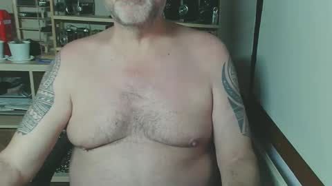 Snapshot of nosmoh chatting on 12-23-24, 06:16 arrio online show from 12-23-24, 06:16