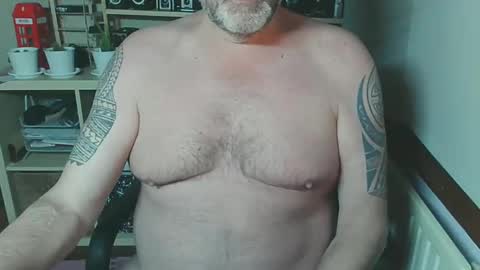 Snapshot of nosmoh chatting on 12-31-24, 03:23 arrio online show from 12-31-24, 03:23