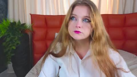 Snapshot of novaseraphic chatting on 12-16-25, 06:51 Azalea online show from 12-16-25, 06:51