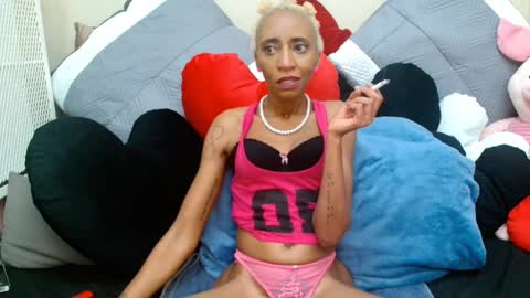 Snapshot of nubiangiggles chatting on 03-11-25, 09:59 Nubiangiggles online show from 03-11-25, 09:59