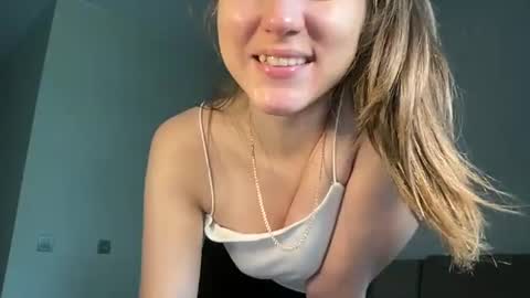 Snapshot of nursedoll chatting on 06-12-26, 07:29 Ema online show from 06-12-26, 07:29