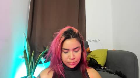 Snapshot of nyalgasai1 chatting on 11-13-25, 04:44 Nia online show from 11-13-25, 04:44