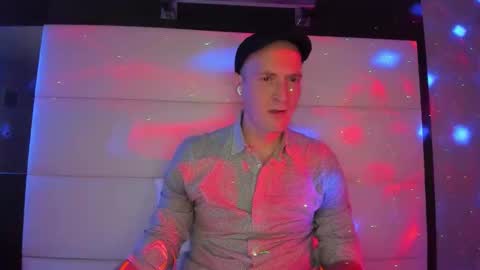 Snapshot of nyhudsonvalleyfun chatting on 12-17-25, 08:26 HudsonValleyNYfun online show from 12-17-25, 08:26