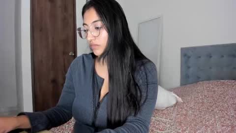 Vanessa online show from 04-24-26, 01:19