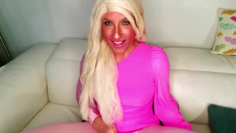 Snapshot of nylonbreanna chatting on 10-21-25, 01:39 Breanna Rae online show from 10-21-25, 01:39