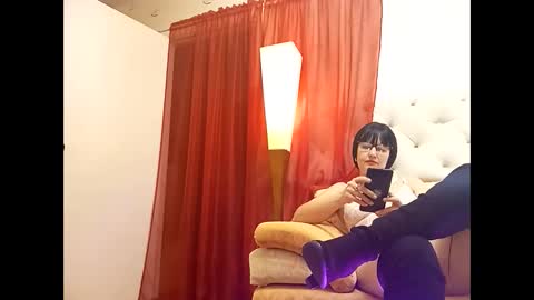 Snapshot of nylonseductress chatting on 12-31-24, 10:56 Scarlett online show from 12-31-24, 10:56