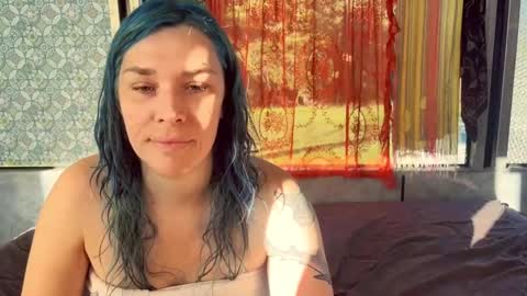 Creamy Grapefruit online show from 10-13-25, 06:35