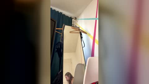 crystal   3 online show from 04-24-26, 08:39