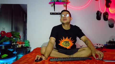 Snapshot of nymphobuddies chatting on 01-20-25, 06:21 David and Steven Independents online show from 01-20-25, 06:21