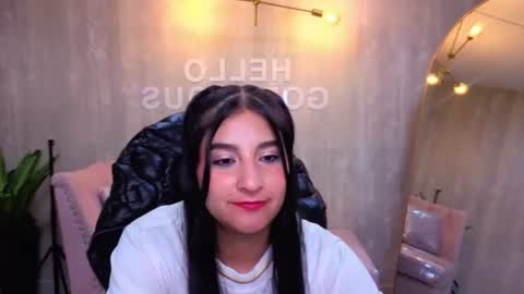 Snapshot of nyx_kitty_a chatting on 06-18-26, 02:56 Nia online show from 06-18-26, 02:56