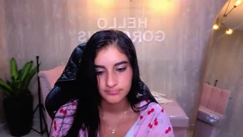 Snapshot of nyx_kitty_a chatting on 06-18-26, 09:14 Nia online show from 06-18-26, 09:14