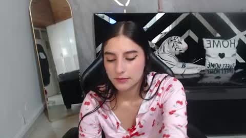Snapshot of nyx_kitty_a chatting on 07-10-26, 02:52 Nia online show from 07-10-26, 02:52