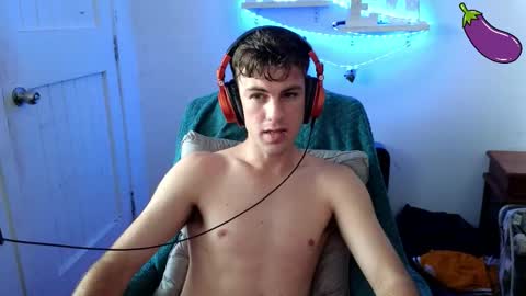 Snapshot of nzcitizen chatting on 01-12-26, 06:51 NZ Citizen online show from 01-12-26, 06:51