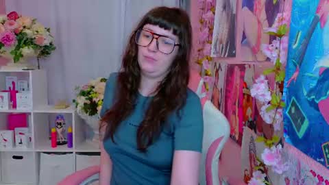 hey hey i am Lora and im new here hope to have some good time here 3 online show from 06-13-26, 03:54