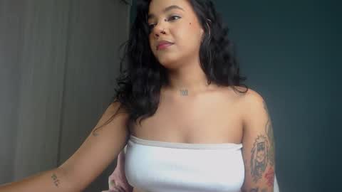 Snapshot of obeyval chatting on 09-25-25, 11:30 Vale online show from 09-25-25, 11:30