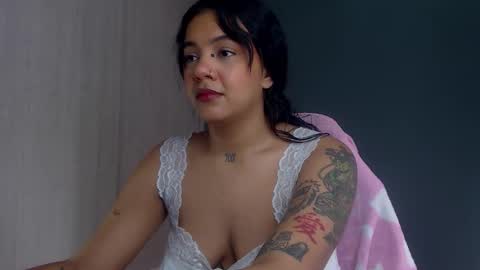 Snapshot of obeyval chatting on 10-20-25, 02:28 Vale online show from 10-20-25, 02:28