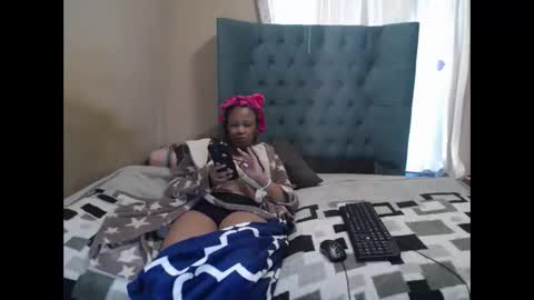 Snapshot of obsessedmimi chatting on 05-11-26, 02:45 obsessedmimi online show from 05-11-26, 02:45