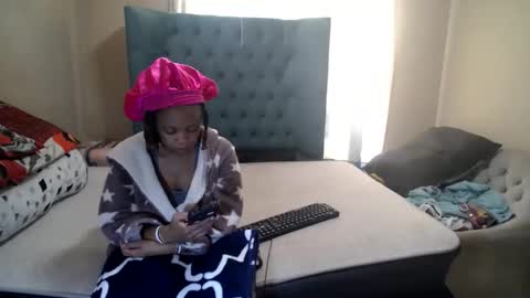 Snapshot of obsessedmimi chatting on 05-25-26, 09:04 obsessedmimi online show from 05-25-26, 09:04