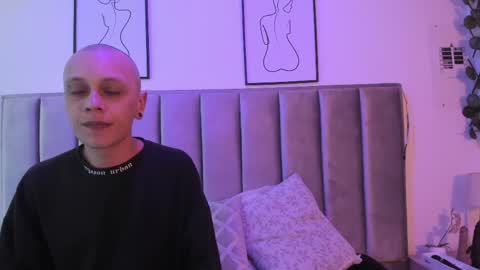 Snapshot of obsession_mine chatting on 04-11-26, 05:17 Sara Help me reach 1000 followers online show from 04-11-26, 05:17