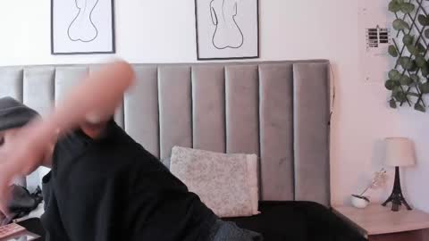 Snapshot of obsession_mine chatting on 04-14-26, 12:55 Sara Help me reach 1000 followers online show from 04-14-26, 12:55