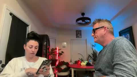 SimplyUs online show from 11-19-25, 06:24