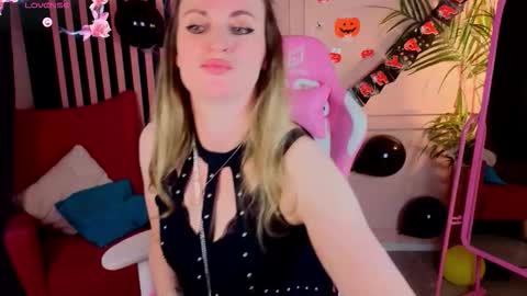 Lana online show from 10-22-25, 09:09