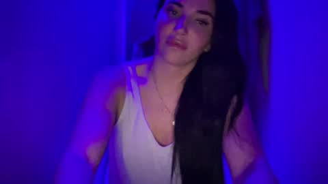 Snapshot of oceanxalara22_xo chatting on 10-04-25, 02:31 A L A R A online show from 10-04-25, 02:31