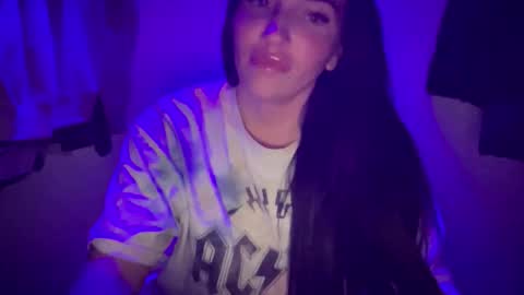 Snapshot of oceanxalara22_xo chatting on 10-21-25, 02:34 A L A R A online show from 10-21-25, 02:34