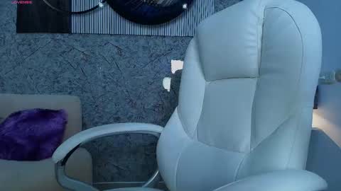 independent model online show from 02-05-26, 07:29