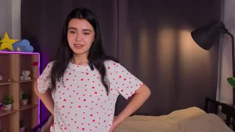 Snapshot of octaviaamos chatting on 10-28-25, 04:05 Monica online show from 10-28-25, 04:05