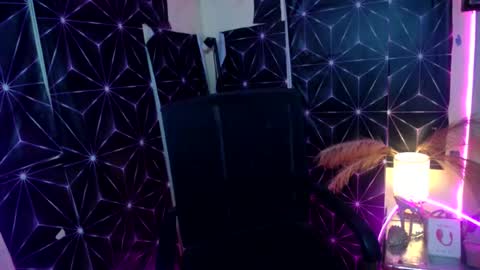 Snapshot of octaviayuki chatting on 06-17-26, 02:14 Kyla online show from 06-17-26, 02:14