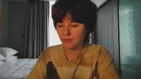 Evie online show from 11-17-25, 06:41