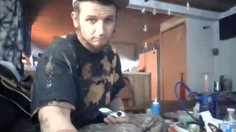 Snapshot of oddjuggla chatting on 11-25-25, 09:04 oddjuggla online show from 11-25-25, 09:04