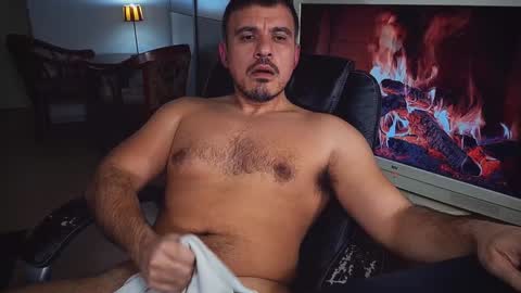 Snapshot of officeman7 chatting on 01-29-25, 04:41 officeman7 online show from 01-29-25, 04:41