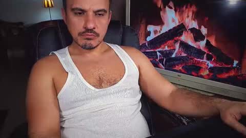 Snapshot of officeman7 chatting on 02-15-25, 05:28 officeman7 online show from 02-15-25, 05:28