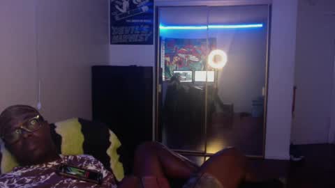 Snapshot of officialmoneyxxx chatting on 12-03-24, 02:38 Money online show from 12-03-24, 02:38