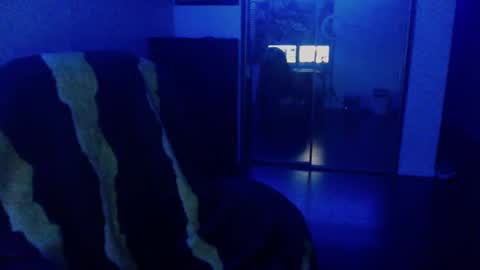 Snapshot of officialmoneyxxx chatting on 12-04-24, 02:42 Money online show from 12-04-24, 02:42