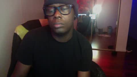 Snapshot of officialmoneyxxx chatting on 12-06-24, 01:33 Money online show from 12-06-24, 01:33