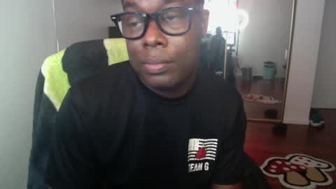 Snapshot of officialmoneyxxx chatting on 12-06-24, 04:38 Money online show from 12-06-24, 04:38