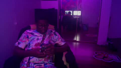 Snapshot of officialmoneyxxx chatting on 12-10-24, 05:07 Money online show from 12-10-24, 05:07