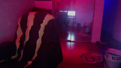 Snapshot of officialmoneyxxx chatting on 12-17-24, 11:17 Money online show from 12-17-24, 11:17