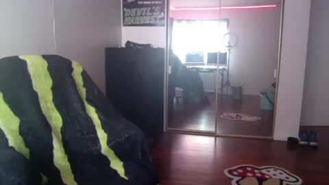 Snapshot of officialmoneyxxx chatting on 12-21-24, 07:27 Money online show from 12-21-24, 07:27