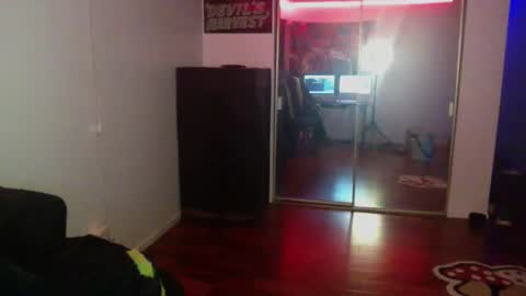 Snapshot of officialmoneyxxx chatting on 12-25-24, 02:23 Money online show from 12-25-24, 02:23