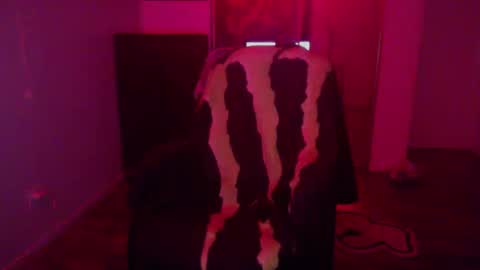 Snapshot of officialmoneyxxx chatting on 01-14-25, 05:45 Money online show from 01-14-25, 05:45