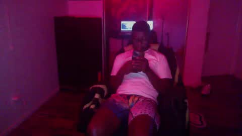 Snapshot of officialmoneyxxx chatting on 01-15-25, 02:24 Money online show from 01-15-25, 02:24