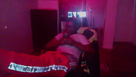 Snapshot of officialmoneyxxx chatting on 01-22-25, 09:10 Money online show from 01-22-25, 09:10